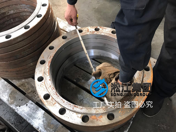 橡膠軟接頭法蘭生產(chǎn)制造現(xiàn)場(chǎng)