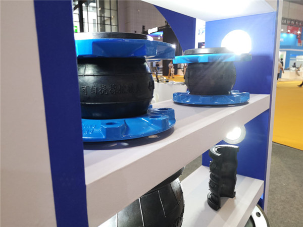 【2019】淞江集團(tuán)參展上海國際泵管閥展會“專業(yè)制造橡膠軟接頭”