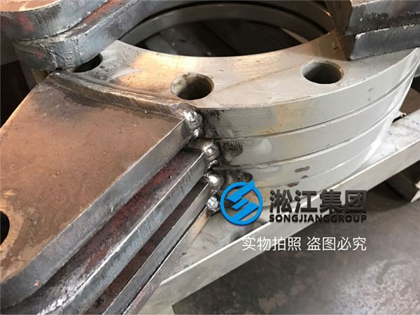 ?為高壓供水機(jī)組生產(chǎn)一批限位異徑橡膠軟接頭